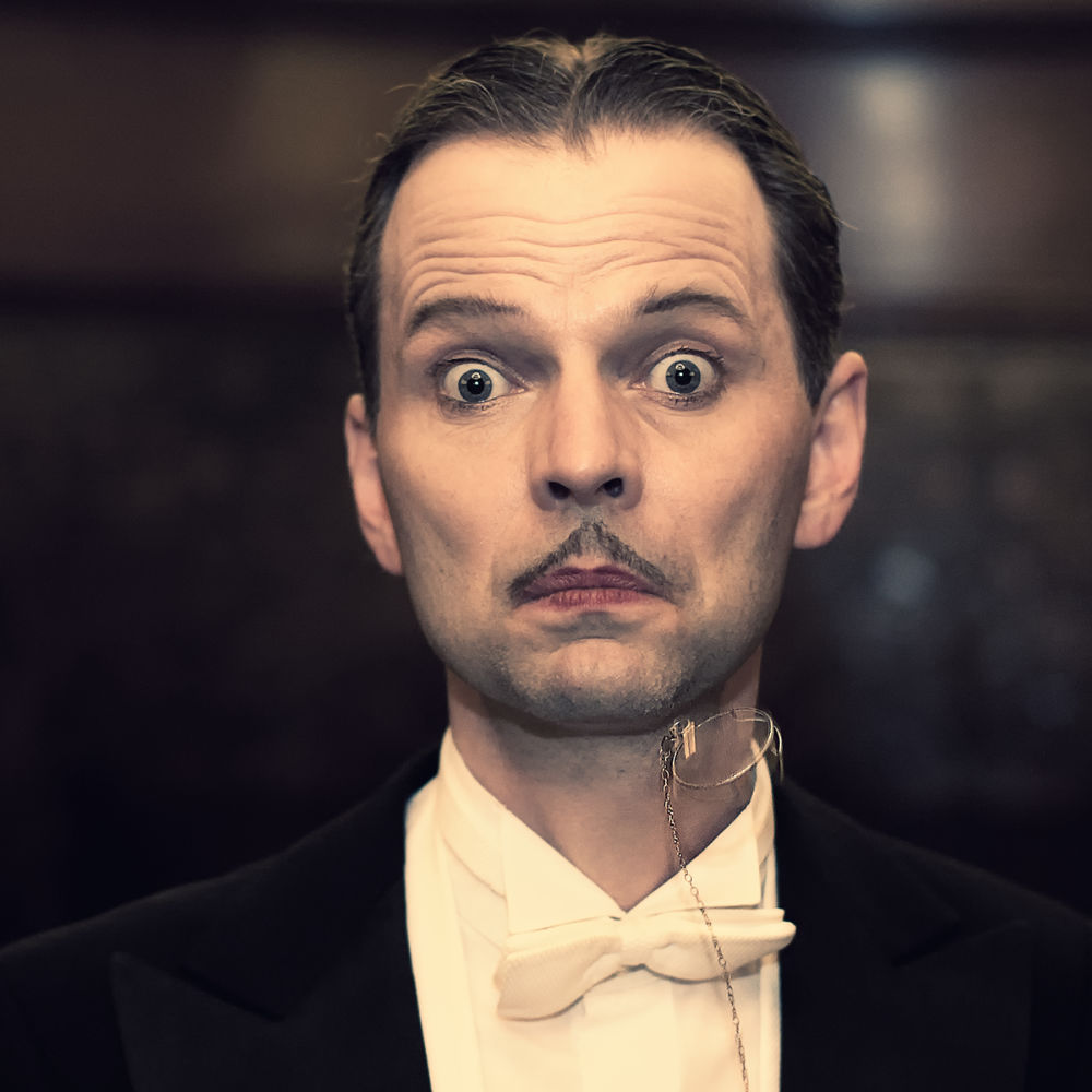 Eine Schellackplatten-Karaoke-Show mit Daniel Malheur im Altstadttheater Köpenick