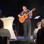 Gerald Wolf mit seinem satirischen Jahresrückblick „Na, det war wieda ’n Jahr!“ im Altstadttheater Köpenick