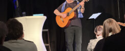 Gerald Wolf mit seinem satirischen Jahresrückblick „Na, det war wieda ’n Jahr!“ im Altstadttheater Köpenick