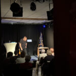 Gerald Wolf mit seinem satirischen Jahresrückblick „Na, det war wieda ’n Jahr!“ im Altstadttheater Köpenick