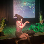 Premiere von „Hexe Rosanna und der geheime Ort“ im Altstadttheater Köpenick mit Loretta Müller unter der Regie von Benjamin Stoll