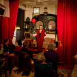 Allison Wonder „Magie der Entzauberung“ im Altstadttheater Köpenick