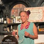 Lola Bolze in "Lola - solo aber nicht ohne!" im Altstadttheater Köpenick