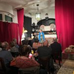 Lola Bolze in "Lola - solo aber nicht ohne!" im Altstadttheater Köpenick