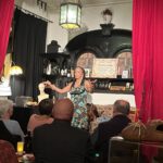 Lola Bolze in "Lola - solo aber nicht ohne!" im Altstadttheater Köpenick