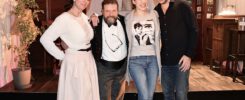 Die Leitung von Zilles Stubentheater: Albrecht Hoffmann (2.v.l.) mit Sabine Schröder (l.) und die neue Leitung des Altstadttheater Köpenick: Loretta Müller (2.v.r.) und Benjamin Stoll (r.)