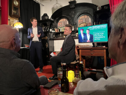 Ein Hauptmann kommt selten allein Kabarett mit Henning Ruwe & Martin Valenske im Altstadttheater Köpenick