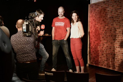 Das RBB-Kamerateam rund um Dennis wiese portraitiert die Schauspieler und Initiatoren des Stücks: Benjamin Stoll und Loretta Müller