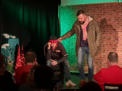 Eisern verschossen - inklusiv - Weihnachtsedition - Benjamin Stoll mit Christian Arbeit im Altstadttheater Köpenick