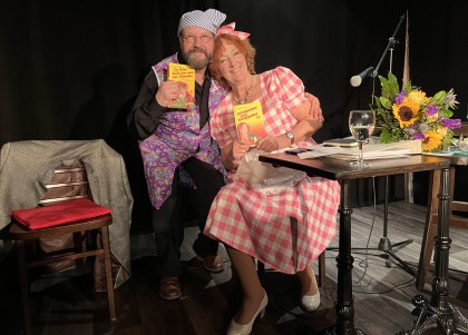 Musikalisch-kabarettistisch Lesung: "Ostsüppchen bleibt Ostsüppchen 3.0" mit Dagmar Gelbke im Altstadttheater Köpenick