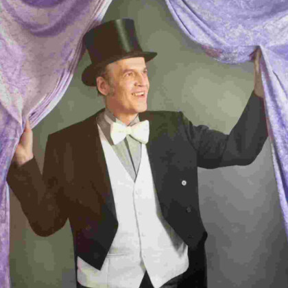 Ich küsse Ihre Hand, Madame – Schlager aus der großen Zeit der UFA-Filme vor 1933 mit Michael Schirmer (Gesang) und Erwin Boehlmann am Klavier im Altstadttheater Köpenick.