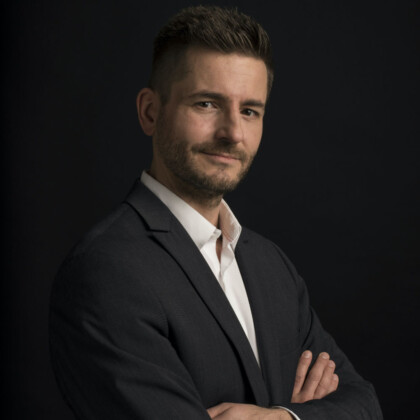 Lachen bleibt ansteckend - pointiert, scharf und selbstironisch dargeboten von Martin Valenske im Altstadttheater Köpenick. (Foto: Nancy Ludwig)