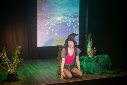 Premiere von „Hexe Rosanna und der geheime Ort“ im Altstadttheater Köpenick mit Loretta Müller unter der Regie von Benjamin Stoll